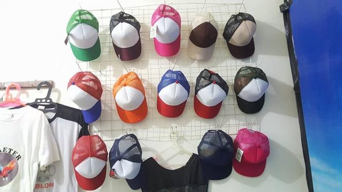 Gambar TOPI TRUCKER dari Raja Sablon Makassar undefined Tokopedia