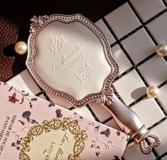 Gambar Cermin Hand Mirror Laduree dari Apple and Clover undefined Tokopedia