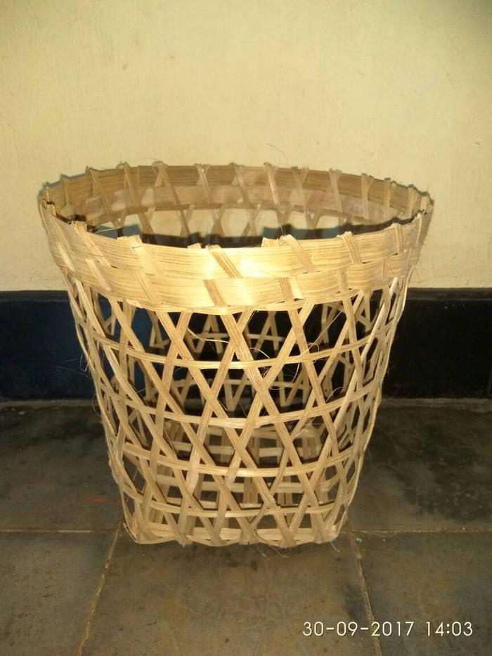 Gambar keranjang bambu tempat bunga, kue,jajanan, oleh oleh , hewan dll dari chavid farm undefined Tokopedia