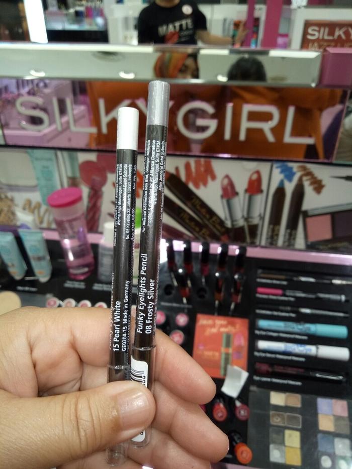 Gambar Eyeliner Pencil Silkygirl / Funky Eyelights Pencil (Silver dan White) dari Baby Zein undefined Tokopedia