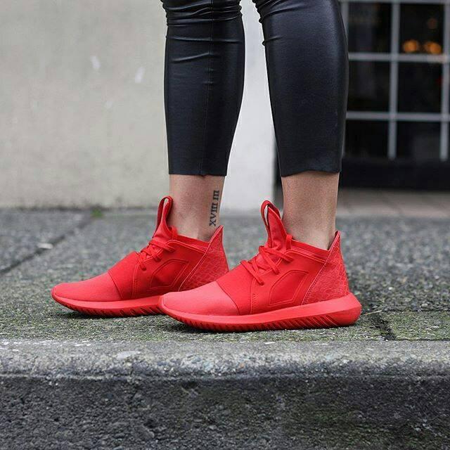 tubular runner red