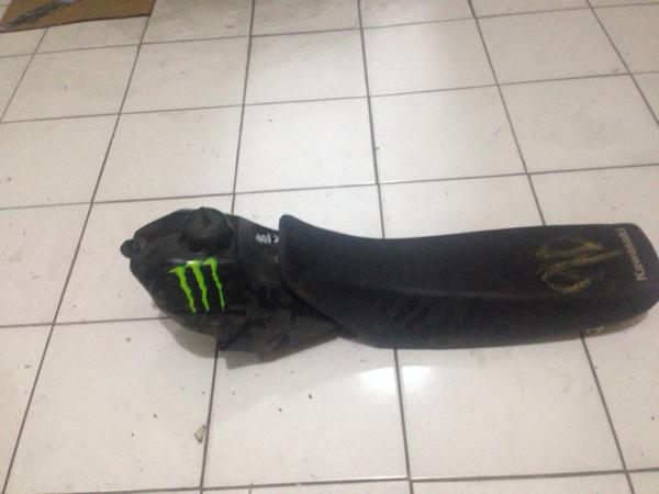 Gambar Tangki Kawasaki KX 100 + Jok th 2003 (Limbah Moge) dari Dragon Motor Speed undefined Tokopedia