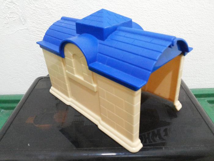 Jual Takara Tomy Plarail Chuggington Shed Kandang Kereta Api