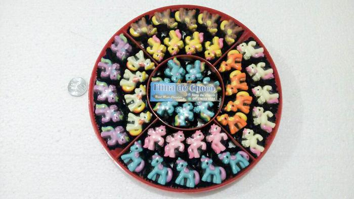 Gambar Coklat Karakter Toples Besar 'KUDA PONY' TM04 dari Fiina de Choco undefined Tokopedia