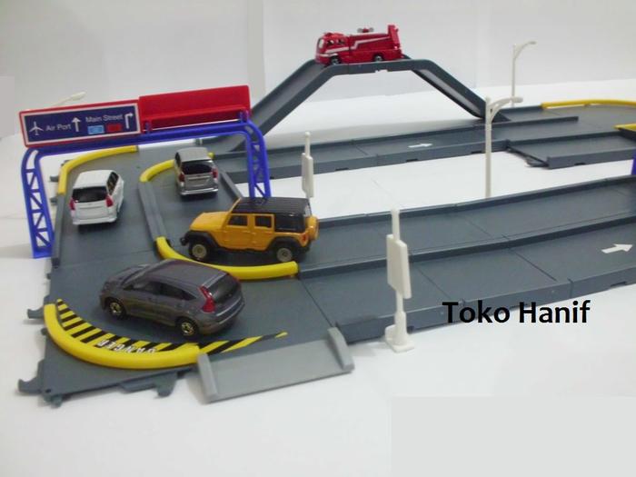Gambar Diecast Miniatur Replika lintasan Jalan raya hotwheel dan tomica dari Sukses broo undefined Tokopedia