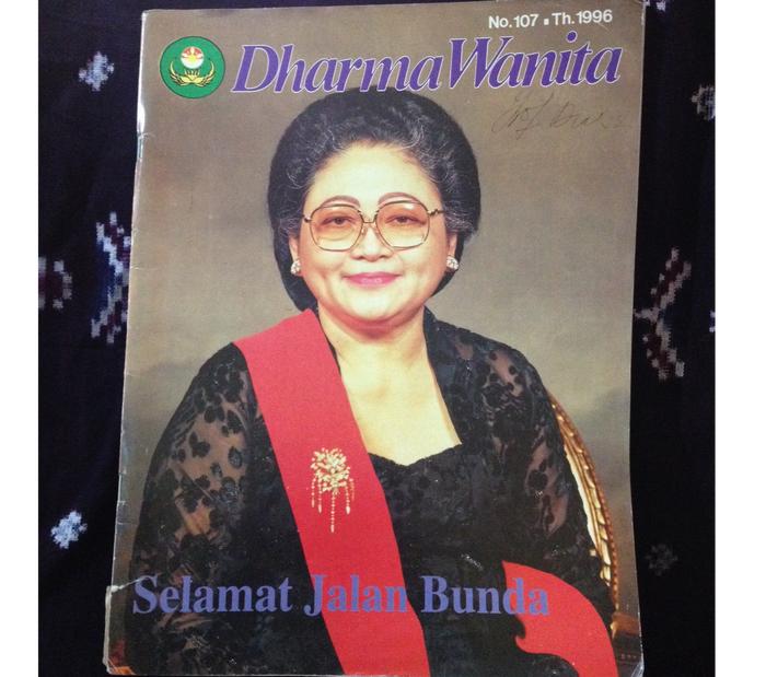 Gambar MAJALAH - IBU TIEN SOEHARTO - DHARMA WANITA 1996 dari angkringan koleksi undefined Tokopedia