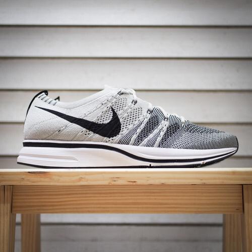 flyknit trainer pale grey