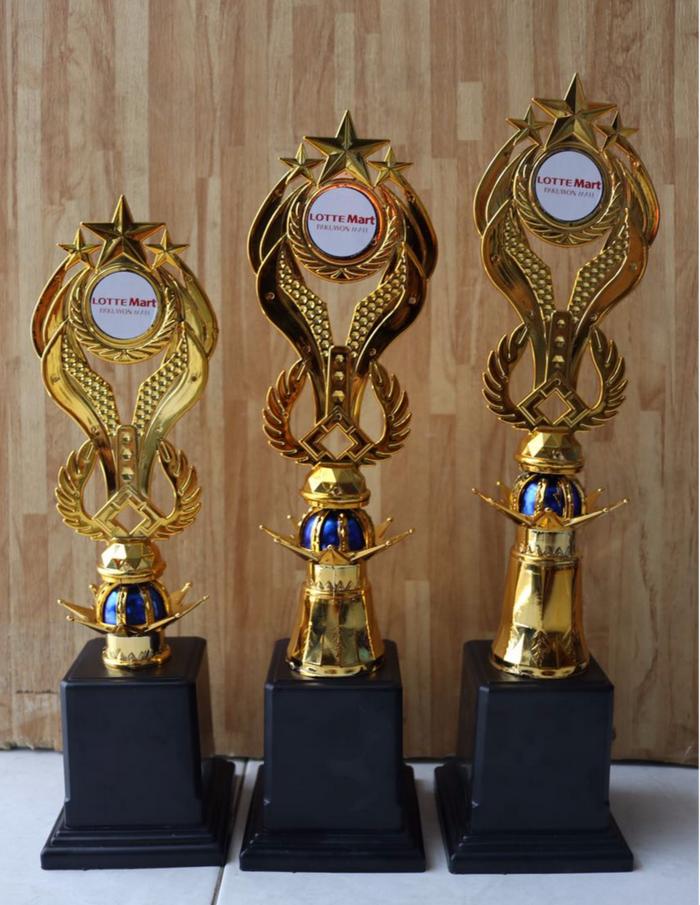 Gambar PIALA | TROPHY TK-SM-FT3 1 SET (Juara 1-3) Biru - JUARA 2, Merah Muda dari Pualam Berlian Trophy undefined Tokopedia