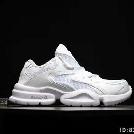 Sepatu lari Sneakers Reebok pria 