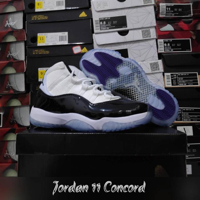 Sepatu Jordan 11 White And Black Concord Air Jordan 11 Retro Black