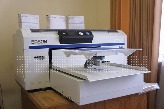 Gambar MESIN PRINTER DTG SURE COLOR EPSON SC F2000 / SABLON DIRECT TO GARMENT dari zepellin undefined Tokopedia