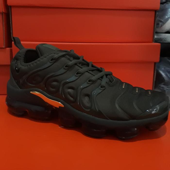 vapormax plus khaki