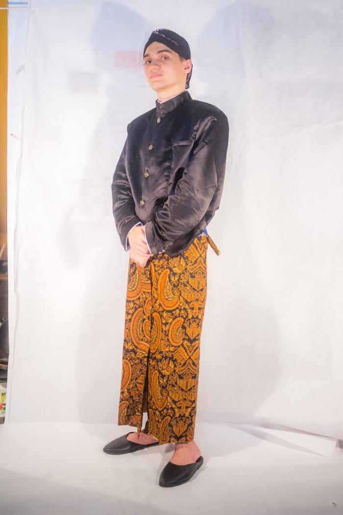 Gambar Beskap Bapak Among Tamu Set Lengkap Jarik Blangkon Selop Bridal - Hitam, XXL dari bagusbabyfashion undefined Tokopedia