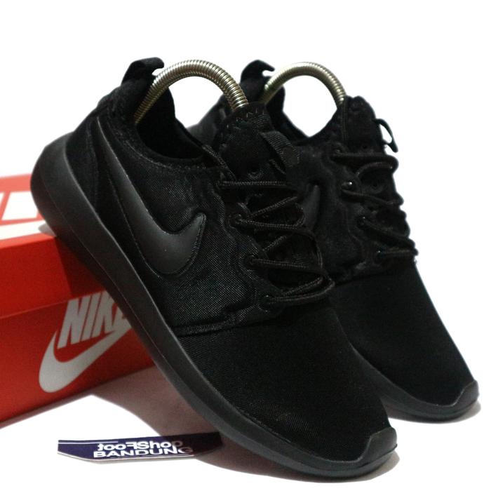 roshe 2 triple black