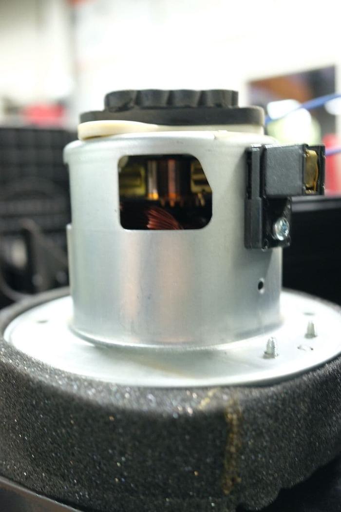 Gambar MOTOR INCL FIXATION 230V 78602715 NILFISK VACUUM CLEANER COUPE NEO dari Ja Nemo undefined Tokopedia