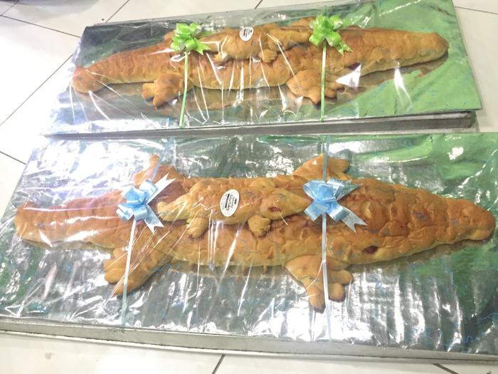 Gambar Roti Buaya Paket lamaran 1/2m dari Rafa cakery and food undefined Tokopedia