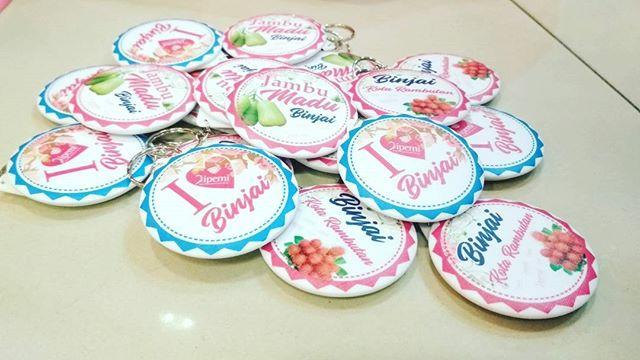 Gambar cetak pin custom dari Percetakan Medan undefined Tokopedia