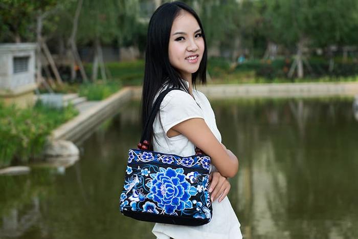 Gambar tas bordir totebags fashion bordir bunga bunga handmade - Biru dari AGCollectionShop_NEW undefined Tokopedia