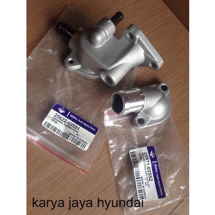 Gambar Rumah housing thermostat dan fitting tutup thermostat Kia Visto dari KARYA JAYA HYUNDAI undefined Tokopedia