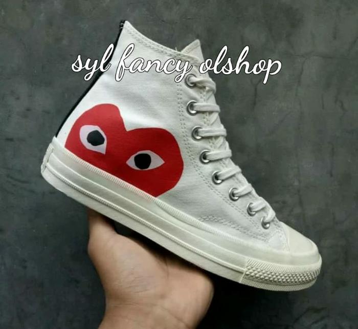 converse love merah
