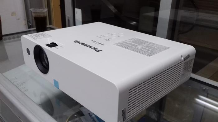 Gambar Projector Panasonic PT-LB382 - Putih dari Multimedia Presentasi_NEW undefined Tokopedia