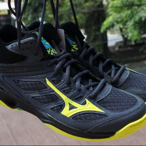 mizuno thunder blade mid