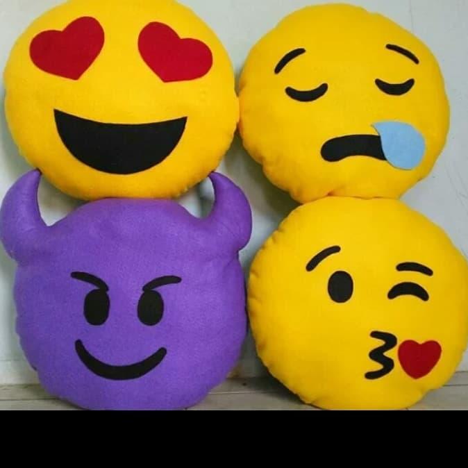 Jual Bantal Flanel Emoji Kota Surabaya Eve Rajut Tokopedia