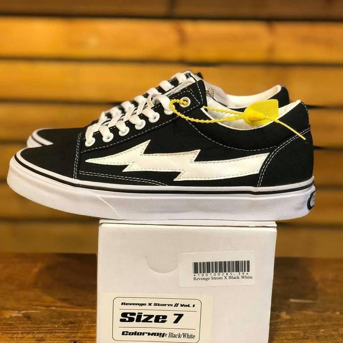 sepatu revenge storm