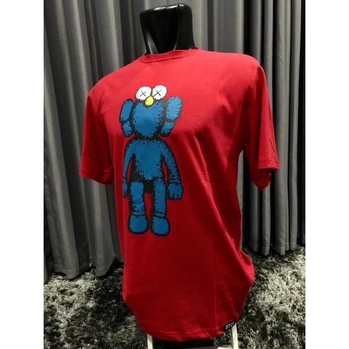 Gambar Kaos Uniqlo x Kaws x Sesame Street MERAH - XL dari AdaKaos_Store undefined Tokopedia