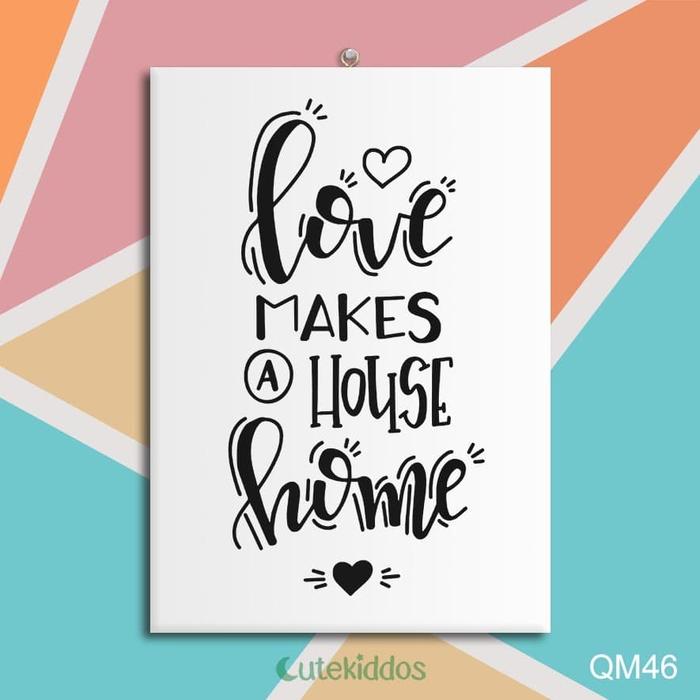 Gambar hiasan dinding poster kayu quotes home decor love makes a house home dari cutekiddos undefined Tokopedia
