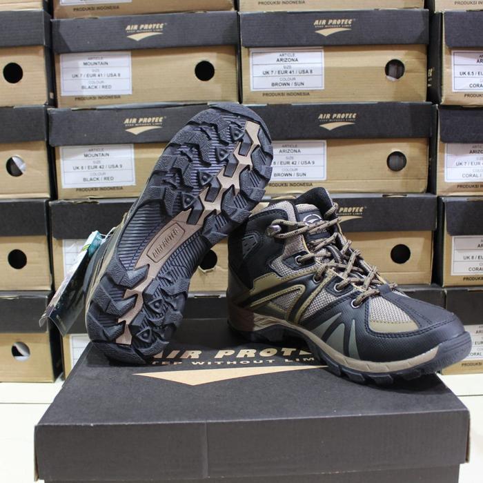Gambar sepatu gunung waterproof air protec adventure outdoor hiking boots - Beige Grey, 40 dari Makadam Adventure undefined Tokopedia
