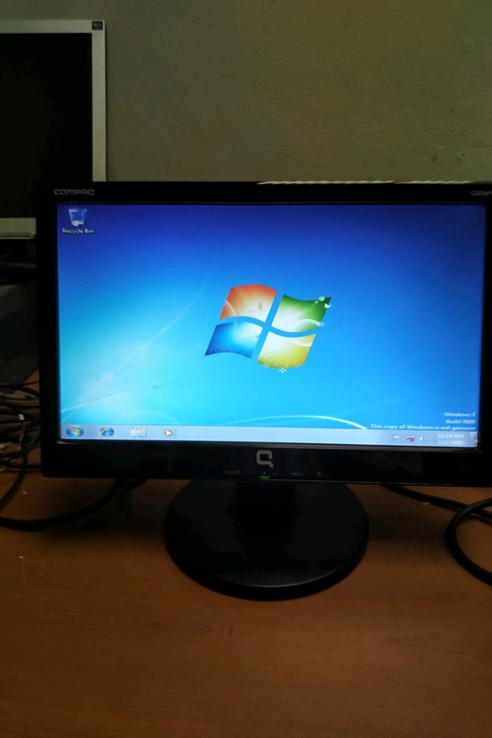Jual monitor lcd compaq presario cq1569 