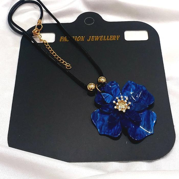 Gambar KALUNG BUNGA MEKAR MATA AKRILIK WANITA FASHION KOREA TALI KULIT - Biru dari sodajewels undefined Tokopedia