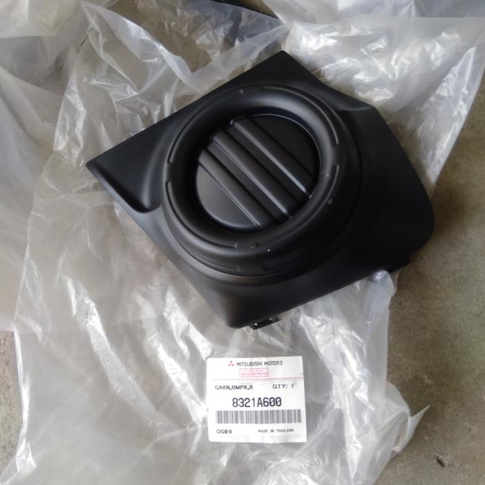 Genuine Front RIGHT RH Foglamp Cover Garnish Mitsubishi
