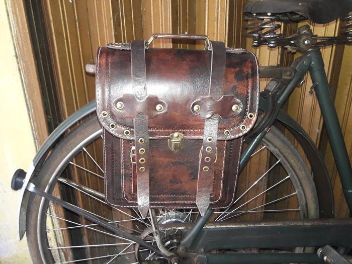 Gambar tas bagasi aksesoris variasi sepeda onthel bahan kulit klasik dari Dhiyajaya359 undefined Tokopedia