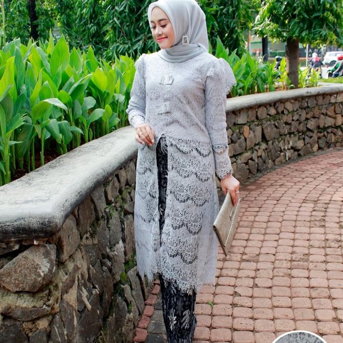 Gambar Setelan Kebaya Modern Brukat Fatimah 5 pilihan warna - Perak, M dari abang sky online undefined Tokopedia