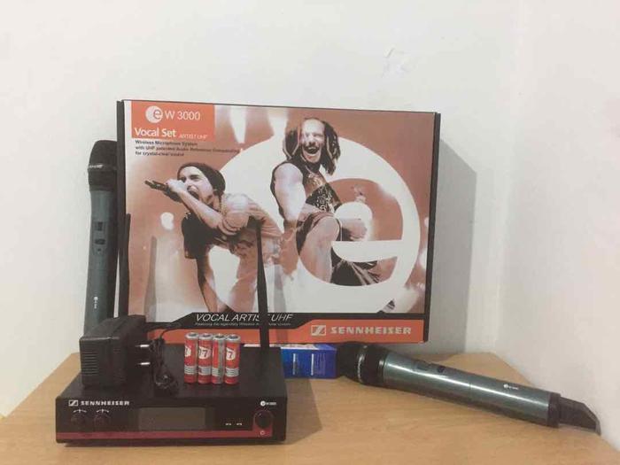Gambar Microphone Wireless Sennheiser ew 3000 mic karaoke 2 pegang dari VICOM CCTV undefined Tokopedia