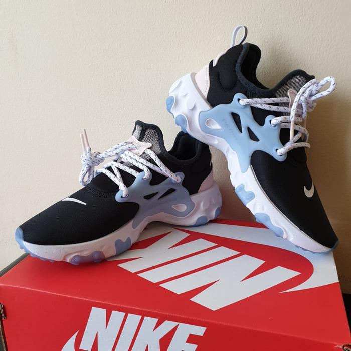 black nike presto react