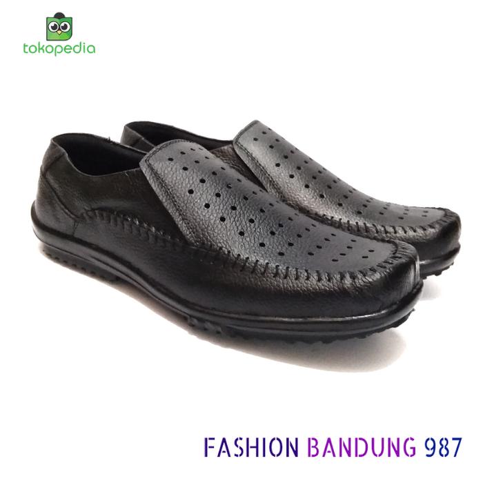 Gambar sepatu santai buat tua maupun muda sepatu slip on kulit asli warna - 39 dari Fashion Bandung 987 undefined Tokopedia