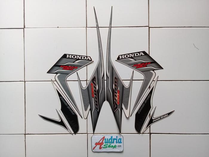 Gambar Striping Stiker Motor Honda Vario Cbs 110 2010 Hitam-Silver dari audriashop.id undefined Tokopedia