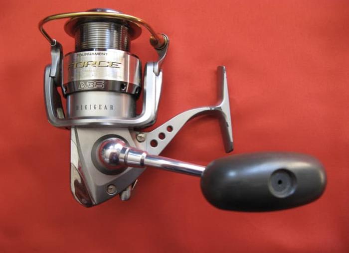 DAIWA FORCE 3000スプニングリール 新品 ダイワ スピニングリール 3000