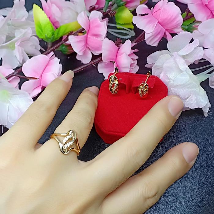 Gambar Anting dan cincin Xuping lapis mas 18k dari bun claudia undefined Tokopedia