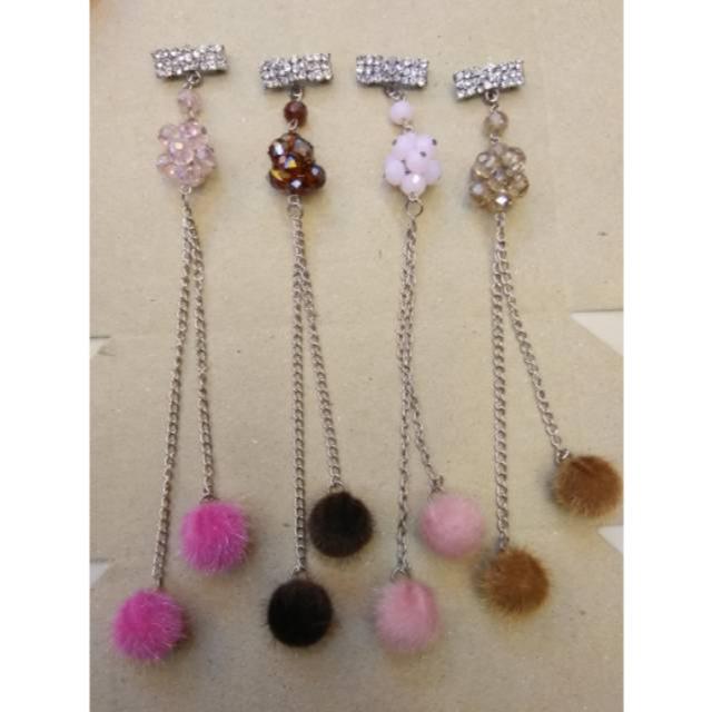 Gambar ISI 4 Bros Dagu Hijab Bandul Pompom Premium HANDMADE TERBATAS dari Toko Pelangi Nicer undefined Tokopedia