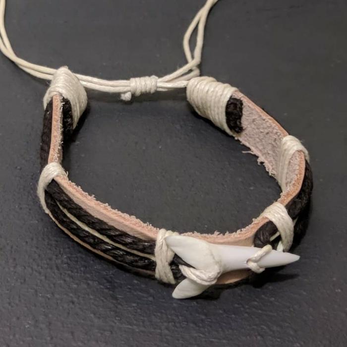 Gambar Gelang Tali kulit Gigi Hiu Kualitas Ekspor - Krem dari Gelang Etnik undefined Tokopedia