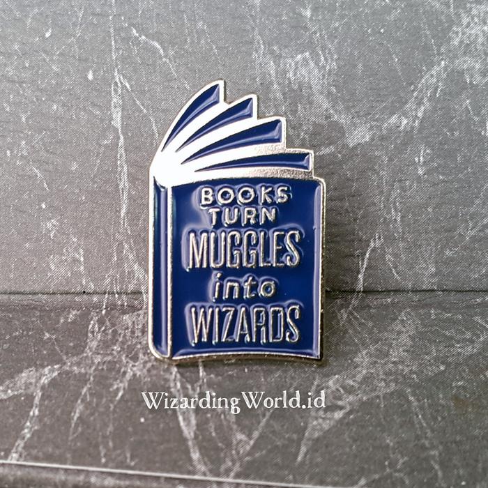 Gambar Enamel Pin bross books turn muggles into wizard Harry Potter Hogwarts dari wizardingworld.id undefined Tokopedia