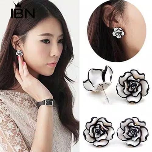 Anting Mawar Striped Rose Stud Earring Putih di Amefurashi Tokopedia