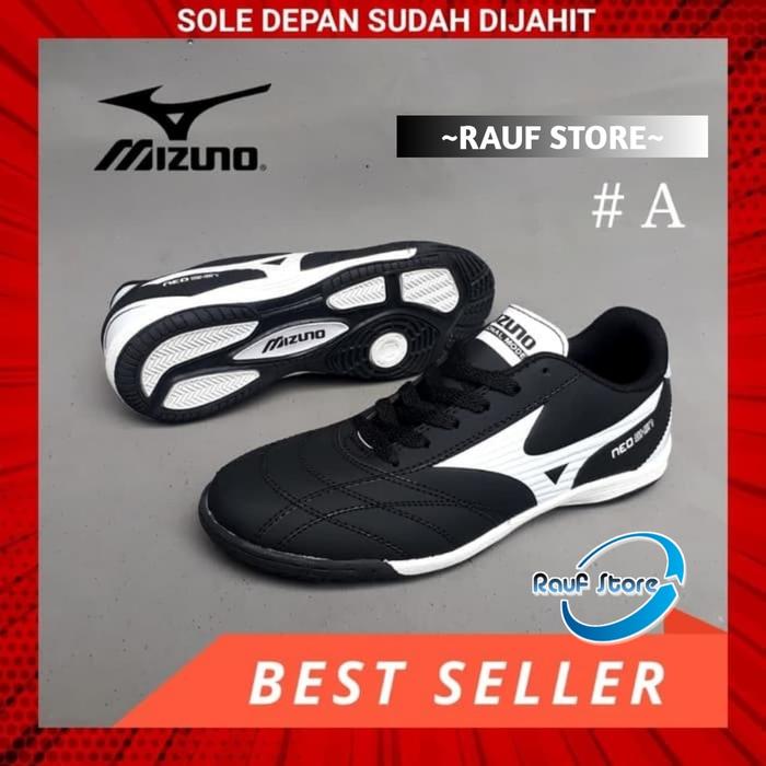 Gambar sepatu futsal mizuno hitam list putih dari Rauf Store undefined Tokopedia
