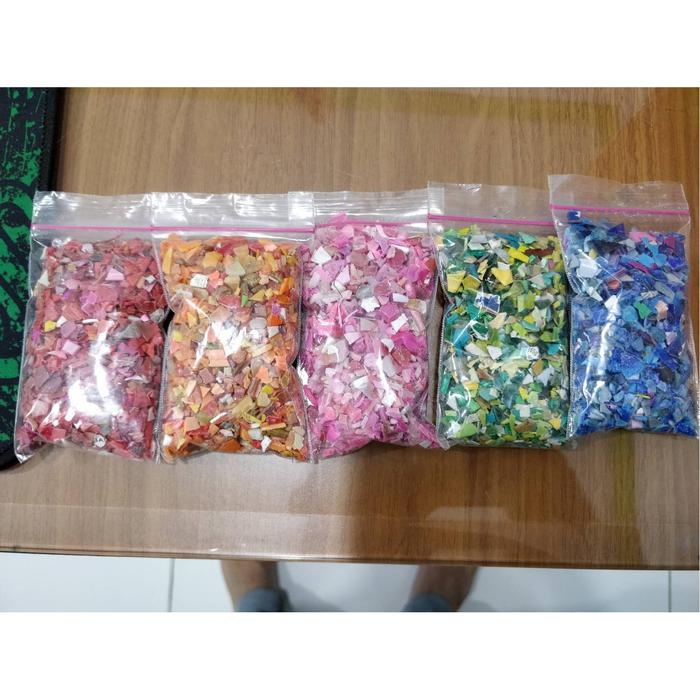Gambar pp cemerlang warna / pp cm / biji plastik / cacahan plastik / pp warna dari Gitechstore undefined Tokopedia