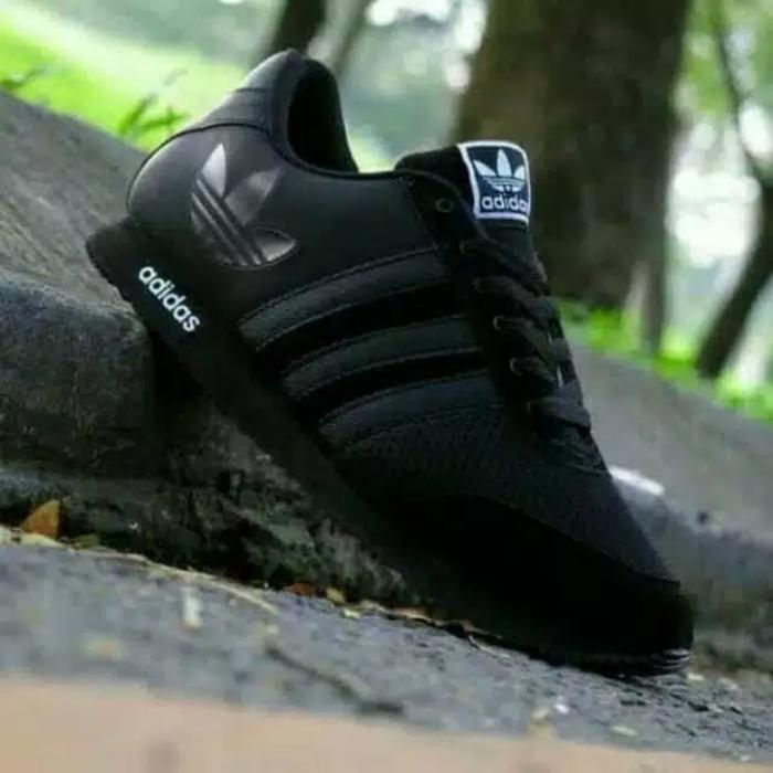 Jual Sepatu adidas v racer clasic full hitam kets sekolah