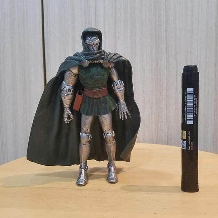 Gambar mainan action figure Dr doom Marvel select Original diamond select Ti dari Mainan Toys Action Figure undefined Tokopedia